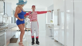 Le jeune jockey couche avec Nicolette Shea, la femme du riche homme